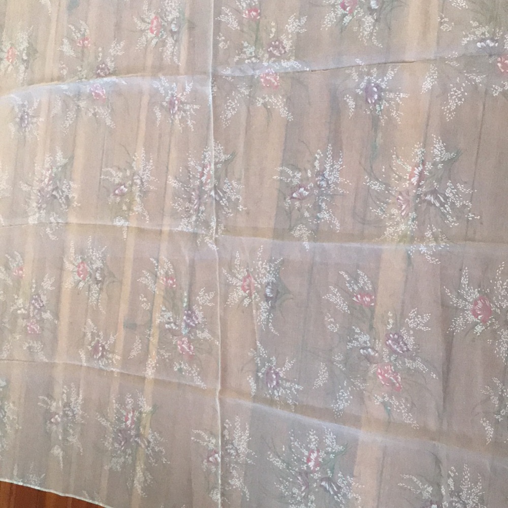 Curtain - Picture 2 of 2